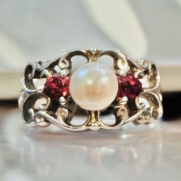 Vintage Pearl & Garnet Sterling Silver Ring - Picture 4 of 9